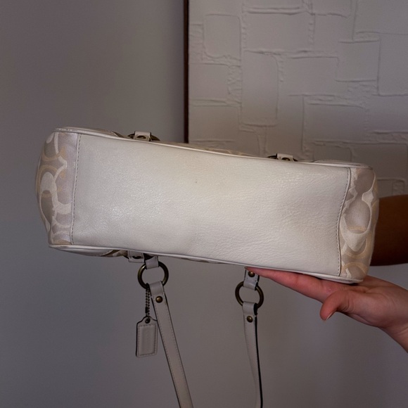 Coach Cream and Tan Shoulder Bag - Picture 5 of 8